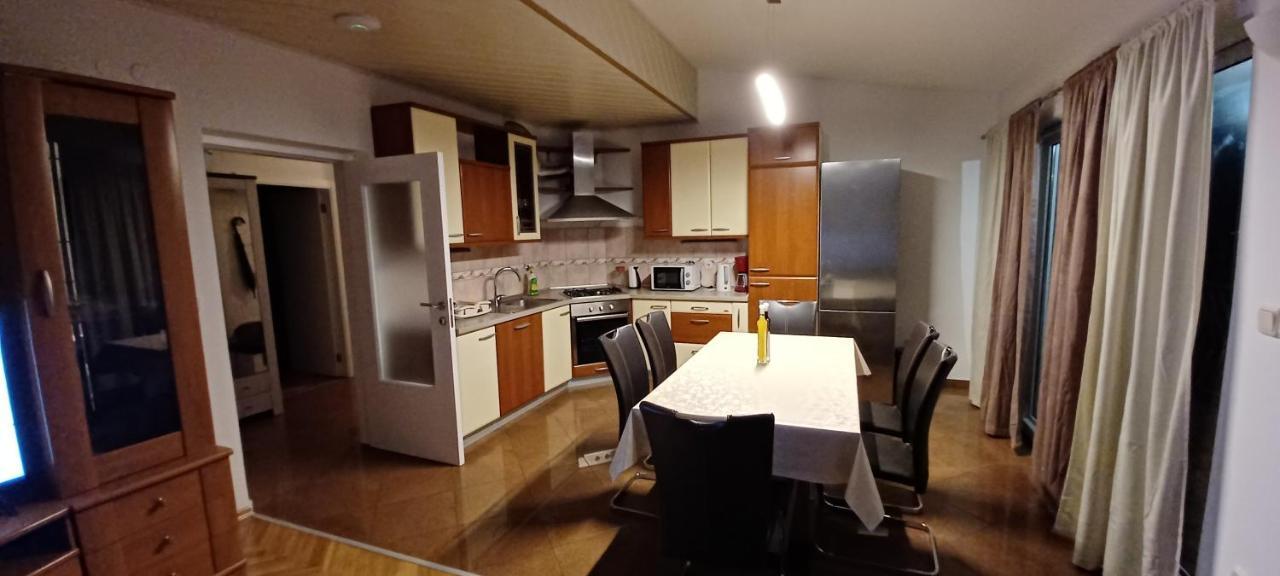 Apartment Nevena オミシュ エクステリア 写真